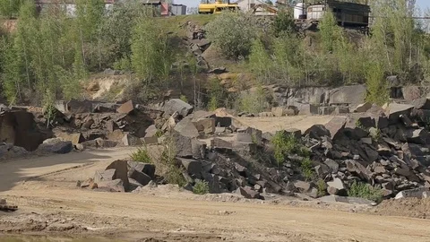 Extraction of granite stone in a quarry Video stock 83512134