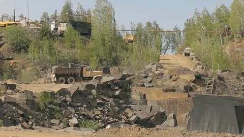 Extraction of granite stone in a quarry Video stock 83519354