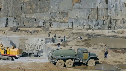 Extraction of granite stone in a quarry Video stock 83519683