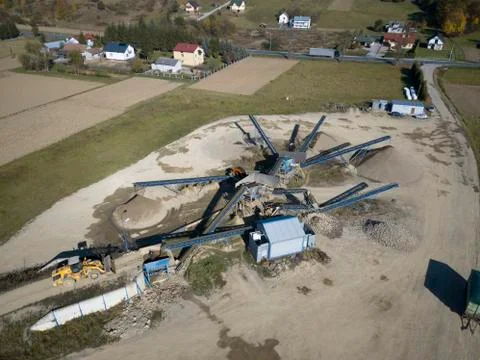 Extraction, washing, sorting and distraction of river gravel. Mining industry Foto stock