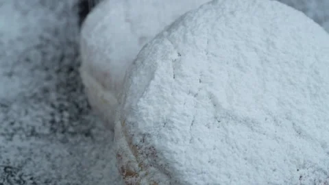 Extream Close up strew icing sugar to Donut with toping 库存影片 135860580