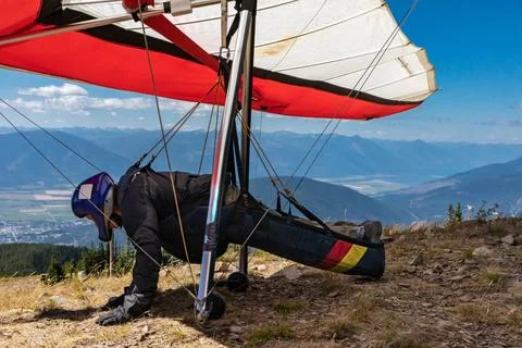Extremal man with hang-glider preparing to fly Man with hang-glider gettin... Stock Photos