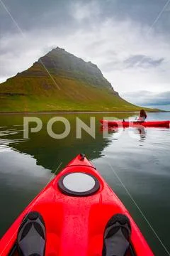 Extreme adventure sport, Iceland kayaking, paddling on kayak, ou Stock Photos
