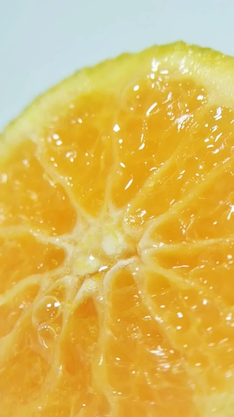 Extreme close up of a fresh orange slice showing juice flowing between the .. Vídeos de archivo 330749503