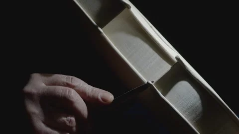 Extreme close up macro shot in slow motion of hand of master lute maker Vidéo 311504299