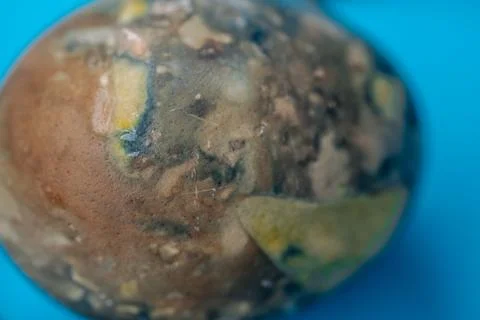 An extreme close-up of a naturally dyed Easter egg. 스톡 사진