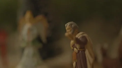 Extreme close-up of old man figurine in nativity scene Stockbeeldmateriaal 334031222