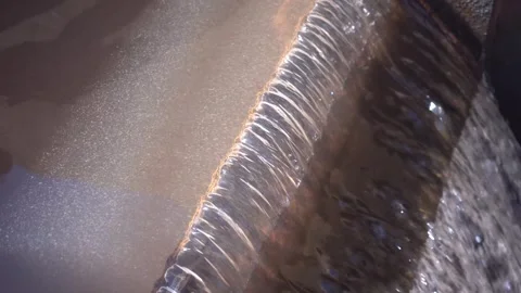 Extreme Close-Up of Smooth Water Flowing Over a Weir Edge with Audio Vídeos de archivo 334617945