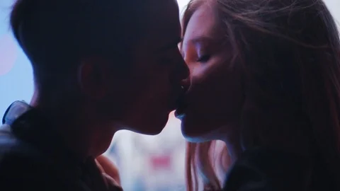 Extreme close up view of a young couple beautifully passionately kissing each 库存影片 90842673