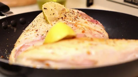 Extreme closeup cooking chicken 스톡 동영상 31900409