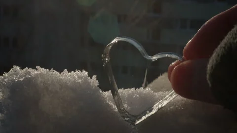 Extreme Cold Experiment with Soap Freezing into Ice Crystals Видео 331167614