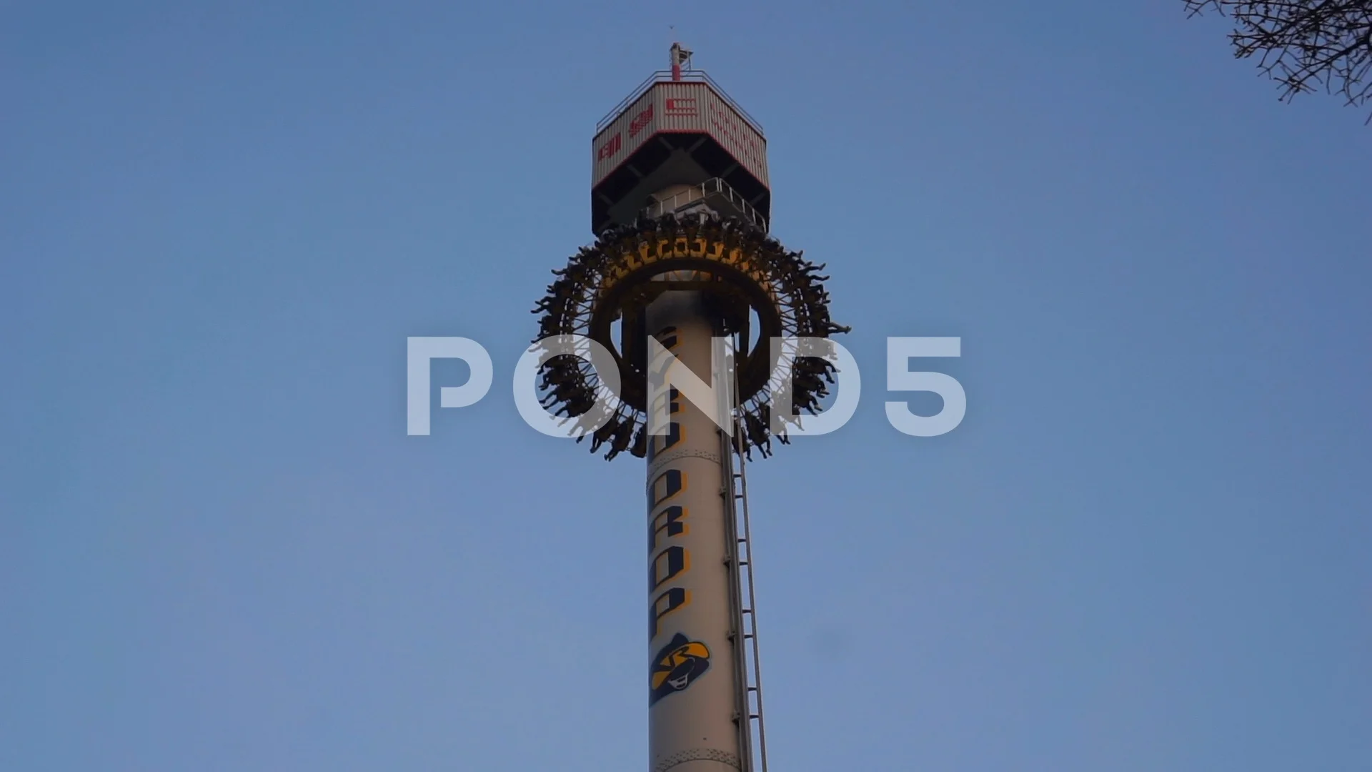 https://images.pond5.com/extreme-drop-ride-gyro-drop-footage-106908293_prevstill.jpeg