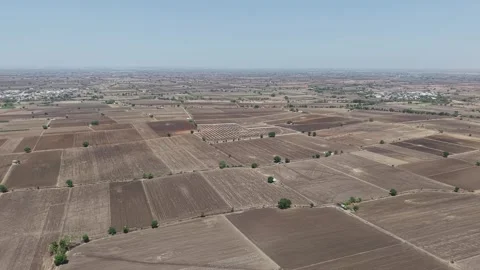 Extreme long shot elevated drone view overlooking an industrial clean power Vídeo Stock 337246077