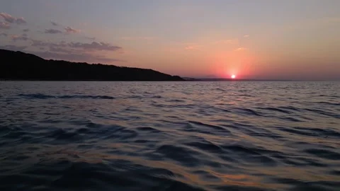 Extreme low angle pov moving sideways on sea at sunset Vídeos de archivo 278946826