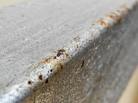 Extreme macro shot of rust and corrosion on old weathered metal corner edge Fotos de archivo