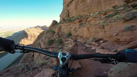 Extreme Mountain Biking On The Edge Of A Cliff Video stock 106904300