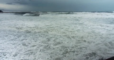 Extreme ocean wave. Power of waves breaking splashing sea-spray water foam. 스톡 동영상 143640529