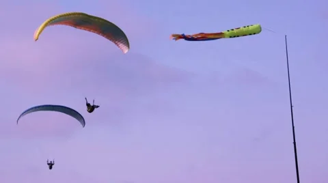 Extreme paragliding fly Stock Footage 1002337