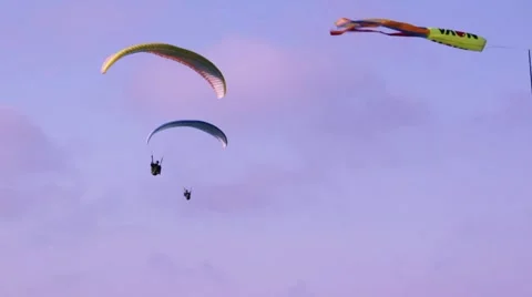Extreme paragliding fly Stock Footage 1002344