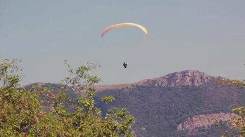 Extreme paragliding fly Stock Footage 1002387
