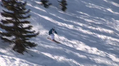 Extreme Ski athlete skiing down knarly terrain 動画素材 54563920