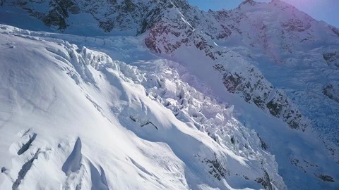 Extreme Skiers riding in zig zags on mountain during day time in New Zealand Video stock 121598341