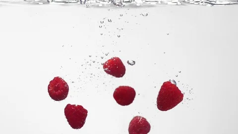 Extreme Slow Mo Of Raspberries Floating In Water 動画素材 125990282
