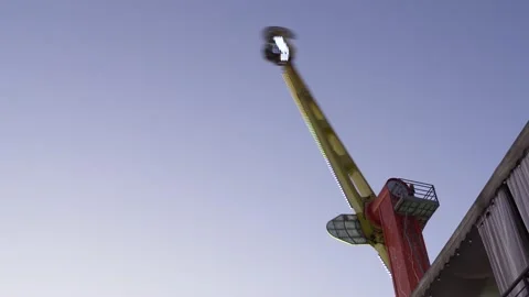 Extreme speed head over heels park attraction 库存影片 139748043