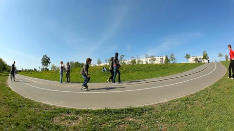 Extreme wide angle view on the road turn in the park. Timelapse Vídeos de archivo 5409618
