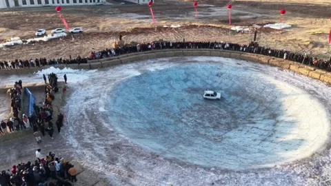 Extreme Winter Vehicle Testing in a Large Frozen Pit Arena Vídeos de archivo 331687793