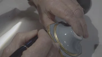 Extremely accurate Painting on Ceramic Stock Footage 85630737