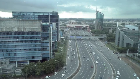 Extremely wide angle view of the bustling city of Gurgaon in Haryana with world  Vidéo 101410109