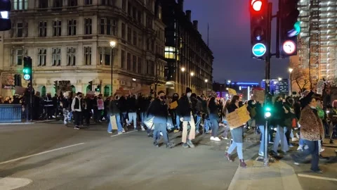 EXTROARDINARY SCENES IN LONDON WITH MASSIVE CROWD FOR SARAH EVERARD 4K UK Stock Footage 150397994