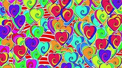 Extruded falling hearts shape in comic style, fluorescent textures and patterns. 스톡 동영상 136512717