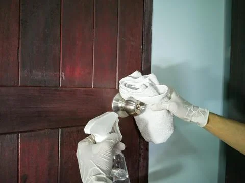 Eye level angle, clean stainless steel doorknob (wood door) 스톡 사진