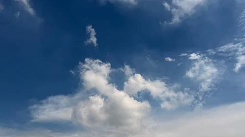 An eye-level, wide-angle shot showcases cumulus clouds spread across the brig Stock-Fotos