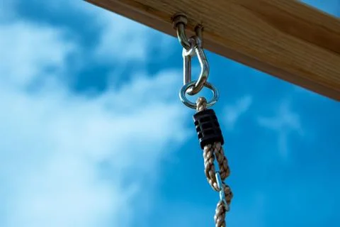 Eye-loop screw mount on bottom of wooden beam Foto stock