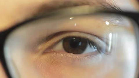 Eye pupil of a young nerd. nerd eye. Vidéo 240910839