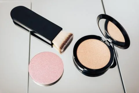 Eye shadow with makeup brushes close up Foto stock