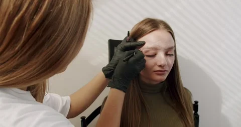 Eyebrow correction. Drawing lines to create perfect eyebrow shape. Stock Footage 276810728