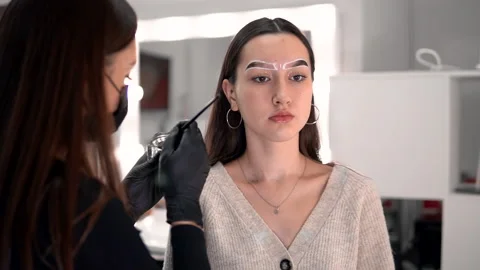 Eyebrow correction Vídeos de archivo 146531640