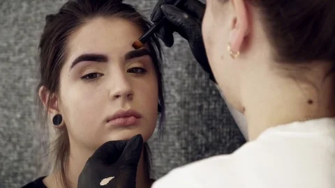 Eyebrow correction procedure in the salon Stock Footage 73676938