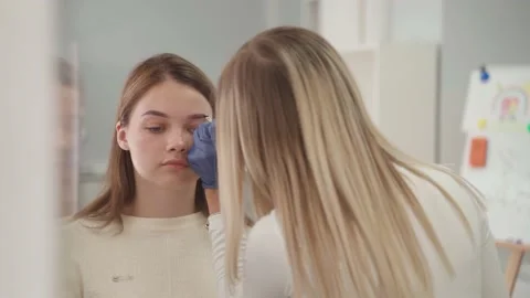Eyebrow design courses. Young trainees learn from each other. Stock Footage 144639780