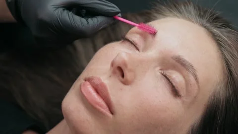 Eyebrow Grooming with Spoolie Brush 動画素材 342833501