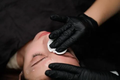 Eyebrow permanent makeup procedure Stock-Fotos