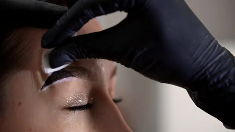 Eyebrow shaping Stockbeeldmateriaal 146531877