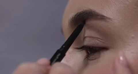 Eyebrow tinting Stock Footage 149249511