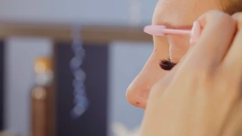 Eyebrows correction in the beauty salon. Video stock 88586543