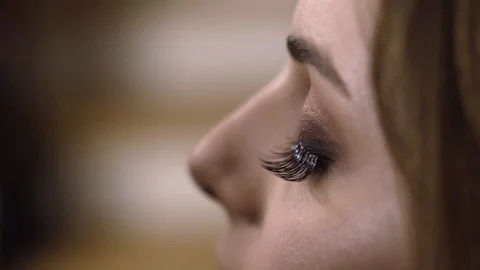 Eyelash extension close-up 動画素材 85758140