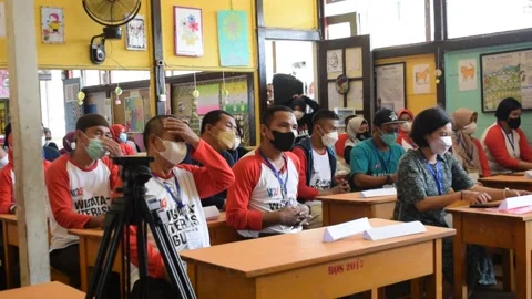Eyes of the Classroom! Video stock 220011469